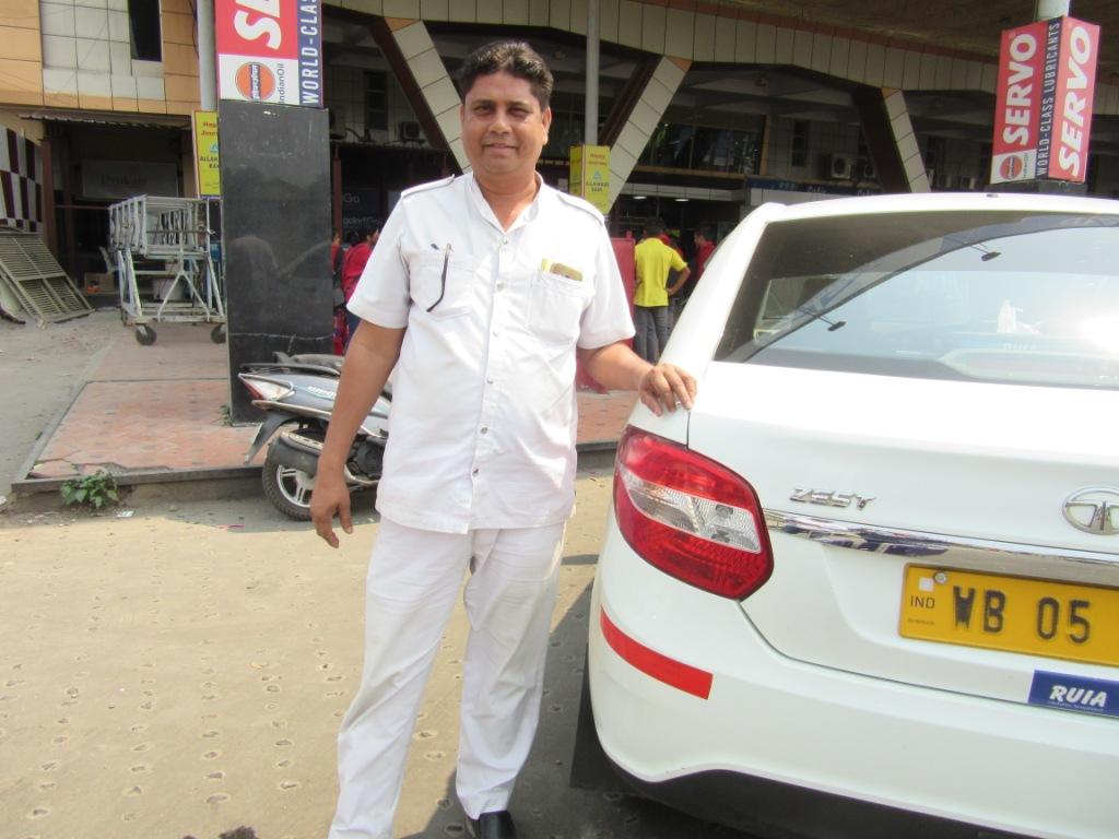 Manower, a driver from south Kolkata, sees no reasons to vote for change.JPG